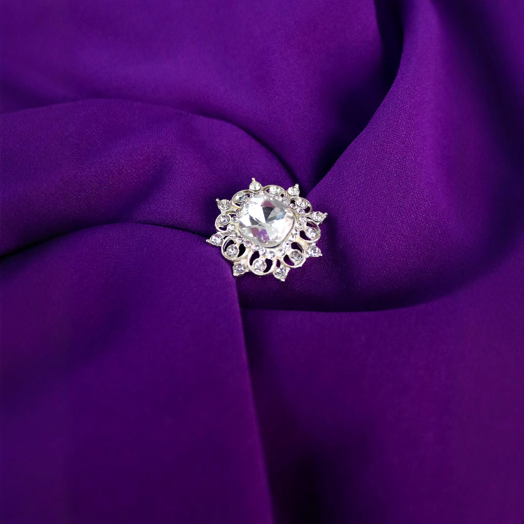 Dame Elegant maxikjole med udsøgt drapering og florale accenter Skovae