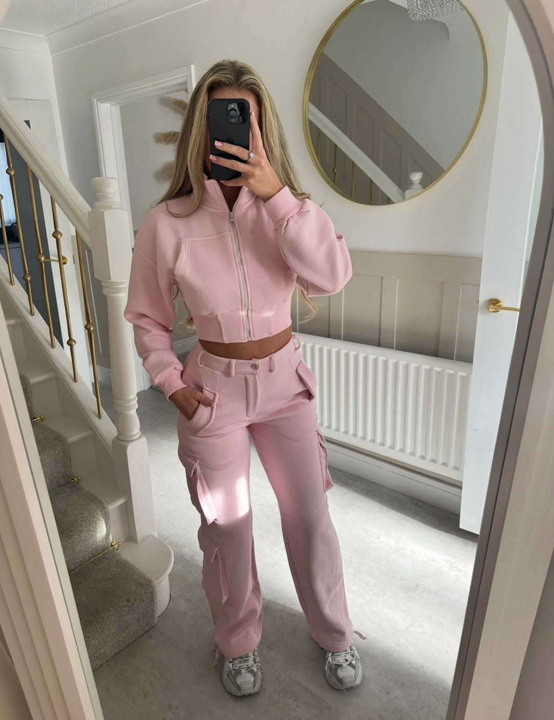 Kvinders fashionable cropped fritids sæt med funktionel lynlås og praktiske lommer