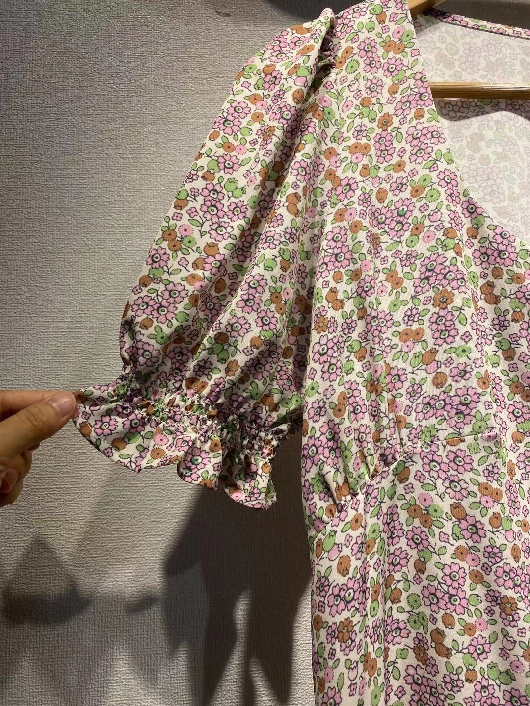 Dame Midikjole med legende blomsterprint og voluminøse ærmer Stilla