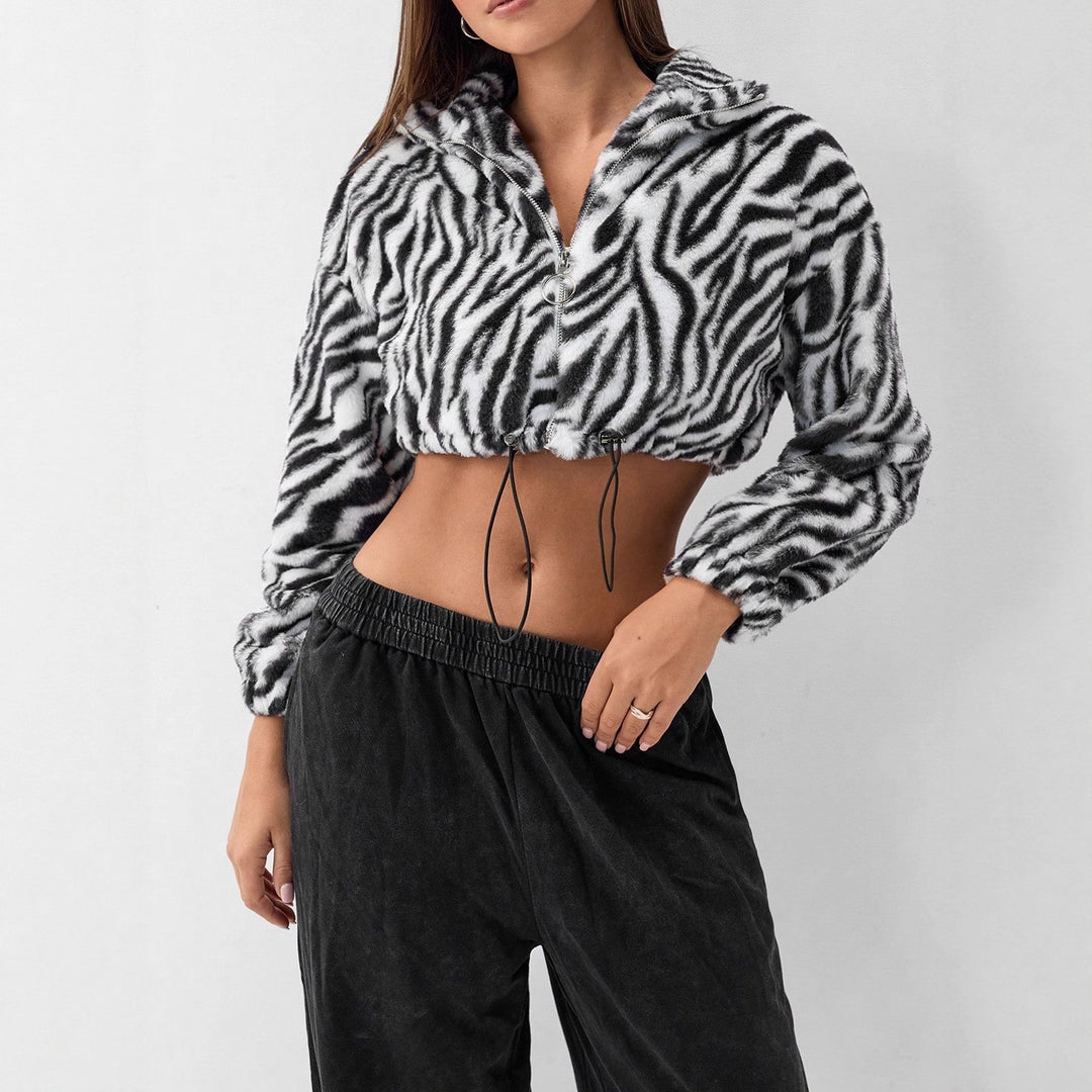 Kvinder cropped fleecejakke med moderne zebra design og elastiske manchetter Stilla