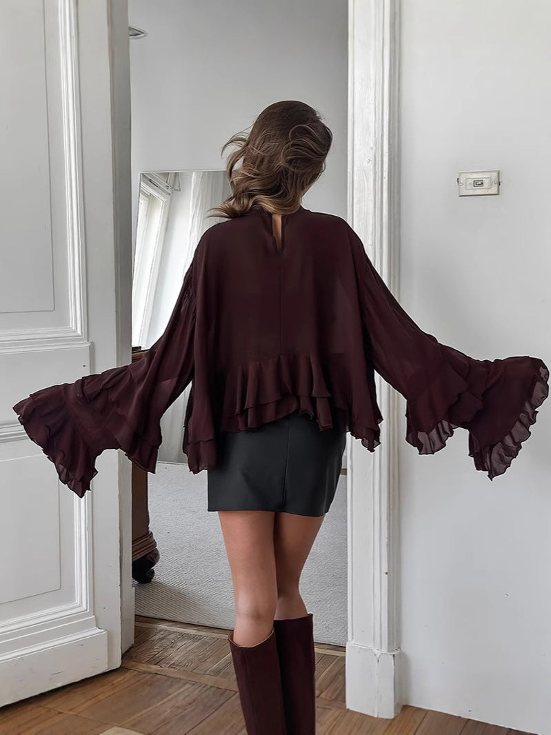 Dame chiffonbluse med voluminøse trompeteærmer og elegant rynket afslutning Stilla