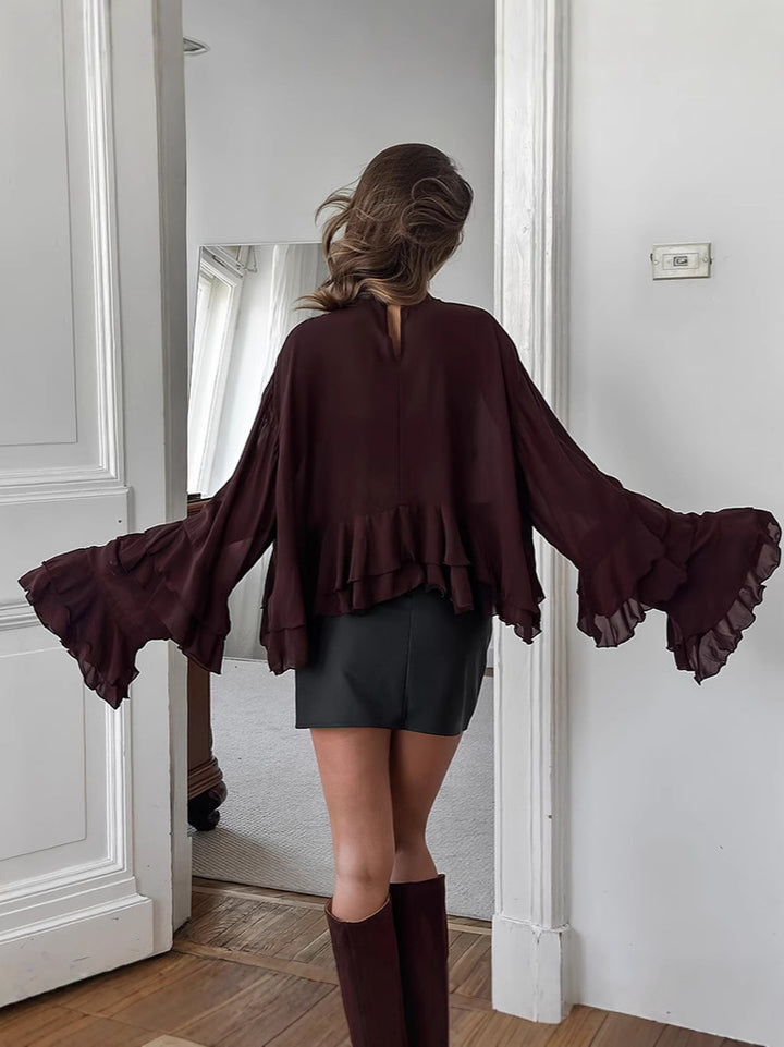 Dame chiffonbluse med voluminøse trompeteærmer og elegant rynket afslutning Stilla