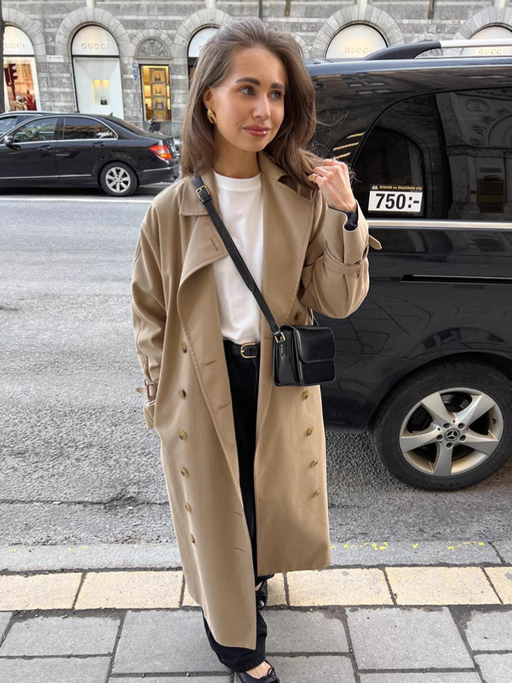 Dame Elegant Oversized-Trenchcoat med moderne snit og dekorative knapdetaljer Stilla