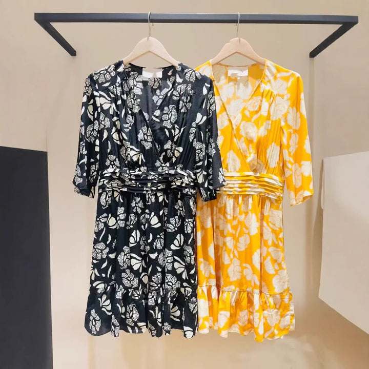 Dame indpakningskjole med blomsterprint og modevolanter Stilla