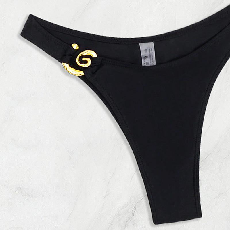 Damebikini med elegante guld-detaljer Skovae