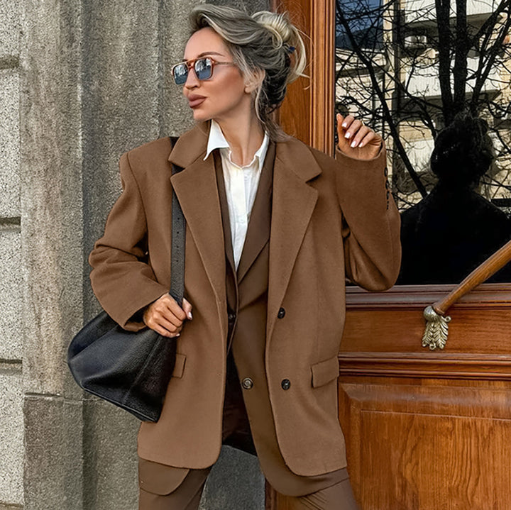 Dame Oversized Blazer lavet af højkvalitets stof med moderne snit og elegante detaljer Stilla