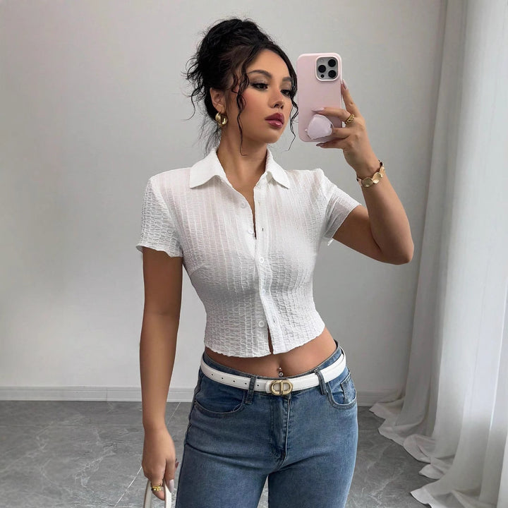 Dame nan taillet bauchfri kort blouse med crepe struktur skjortekrave og knapliste Skovae
