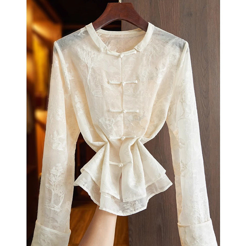 Damebluse med fin broderi og elegante knapdetaljer Stilla