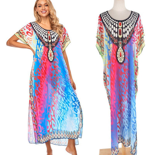 Dame luftig strandkaftan med farverig mønsterblanding og elegant smykkedesign Stilla