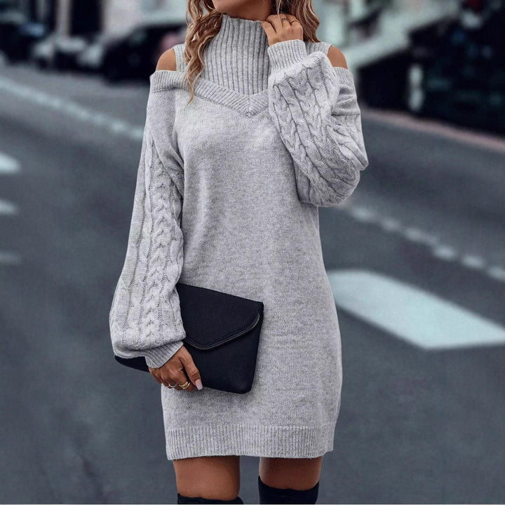 Kvindernes strik kjole med asymmetrisk off-shoulder design og voluminøse ærmer Stilla
