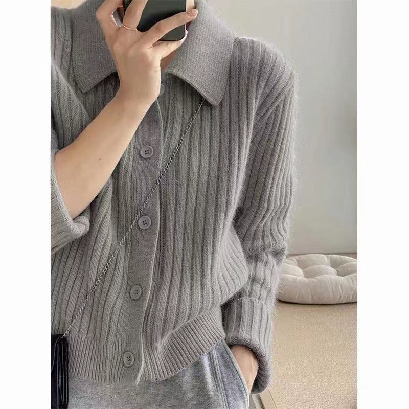 Dame cardigan med elegant knaplukning og ultramoderne ribbet design Stilla