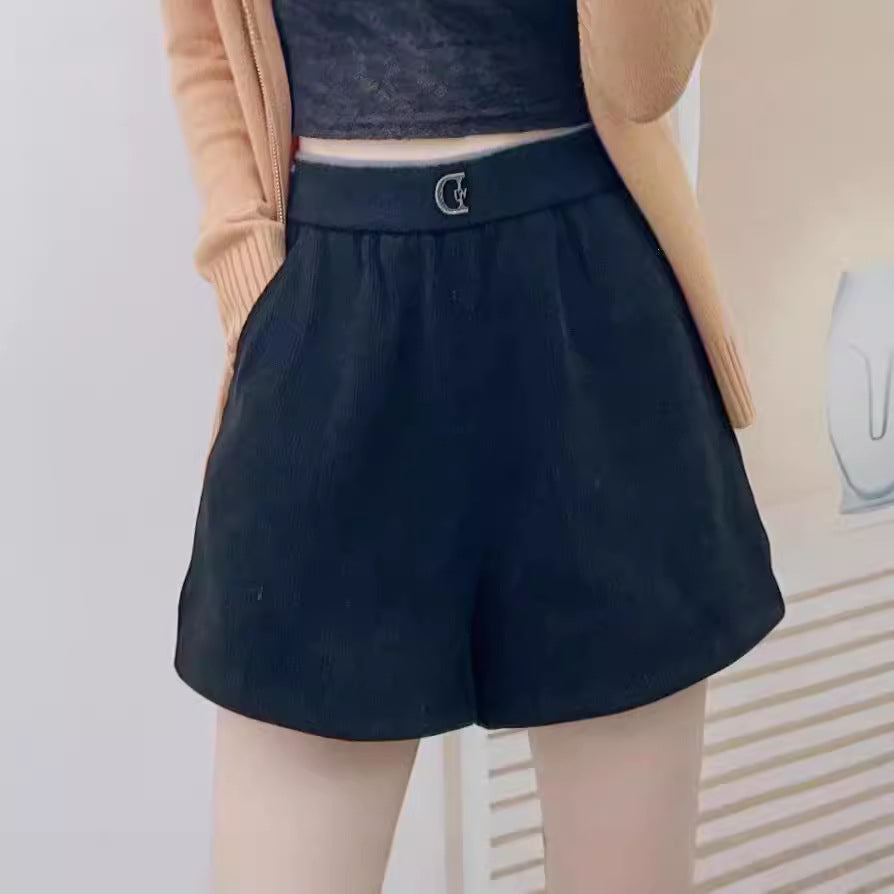 Dame shorts med elegant talje og praktiske sidelommer Stilla