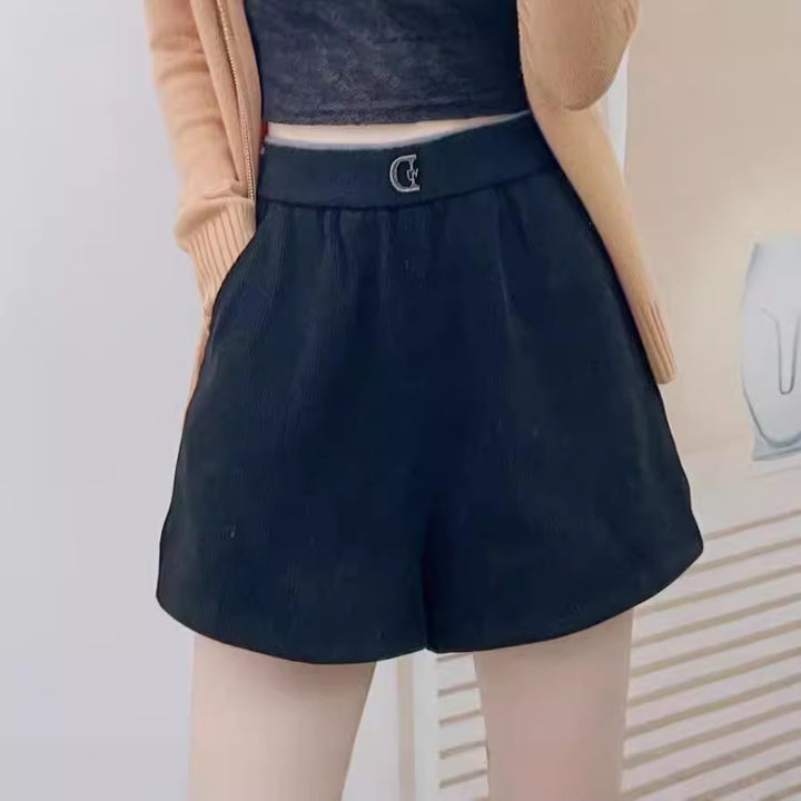 Dame shorts med elegant talje og praktiske sidelommer Stilla