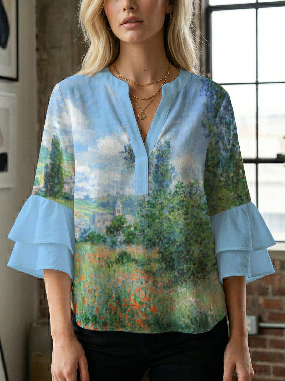 Dame afslappet bluse med flæseærmer og botanisk print Skovae