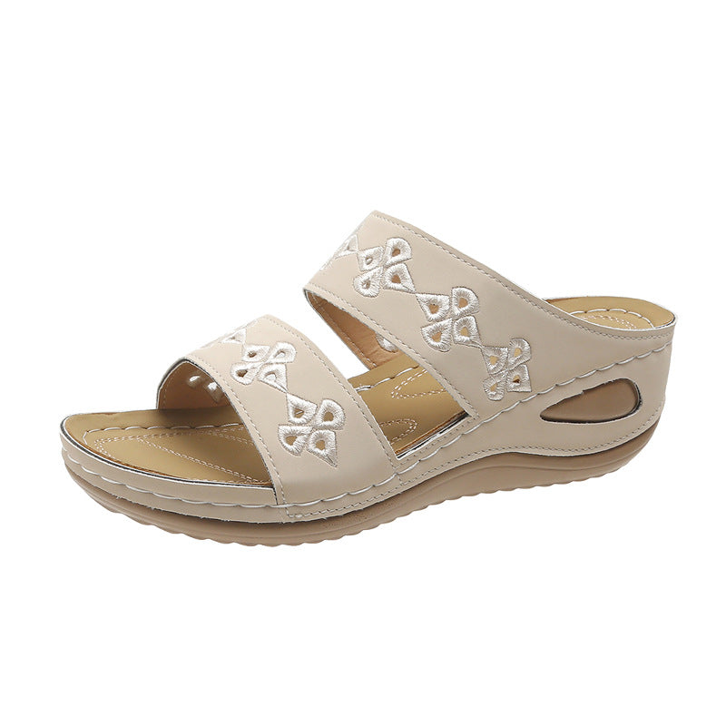 Dame Wedge-Pantoletten med floralt cut-out-design og ergonomisk sål Stilla