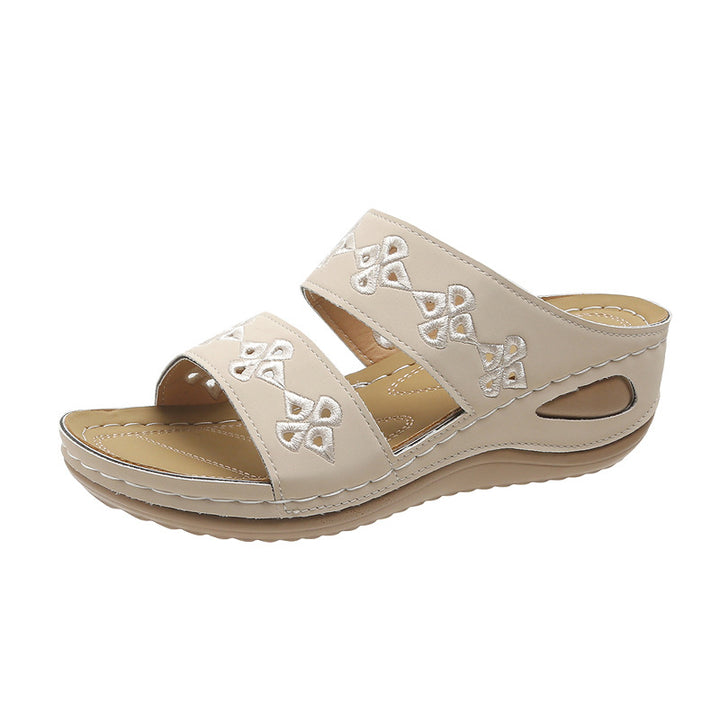 Dame Wedge-Pantoletten med floralt cut-out-design og ergonomisk sål Stilla
