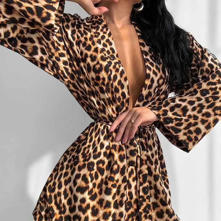 Dame leopardmønster crop-top og nederdel sæt med vide ærmer og cut-out detaljer Stilla