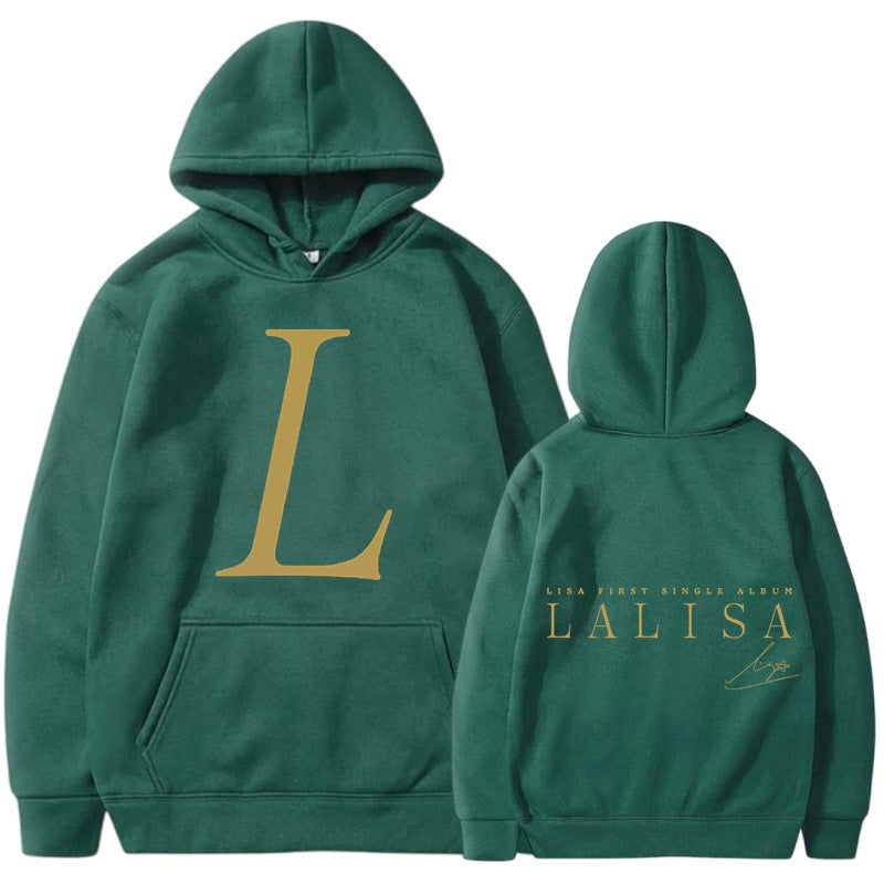 Kvindernes hoodie med stilfuldt initialer print og generøs kængurulomme Skovae