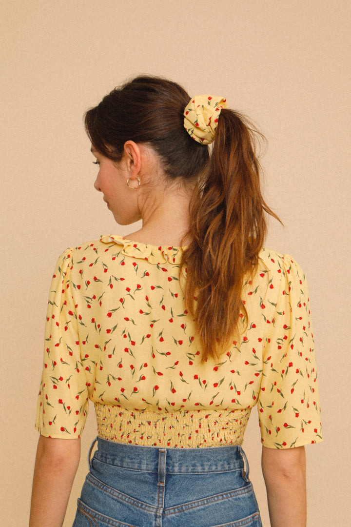 Damebluse med raffineret flæsedesign og blomsteragtige accenter Stilla