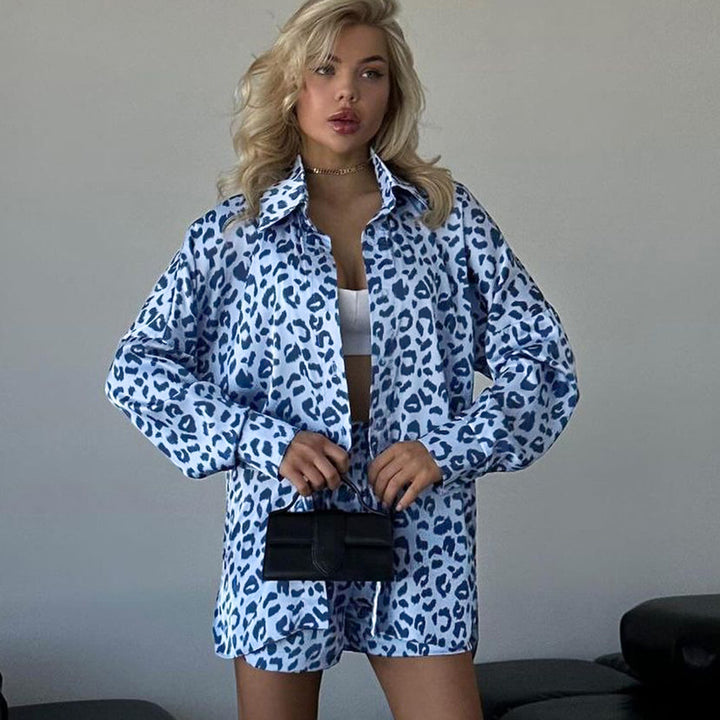 Dame sæt bestående af afslappet leoprint skjortejakke og shorts Stilla