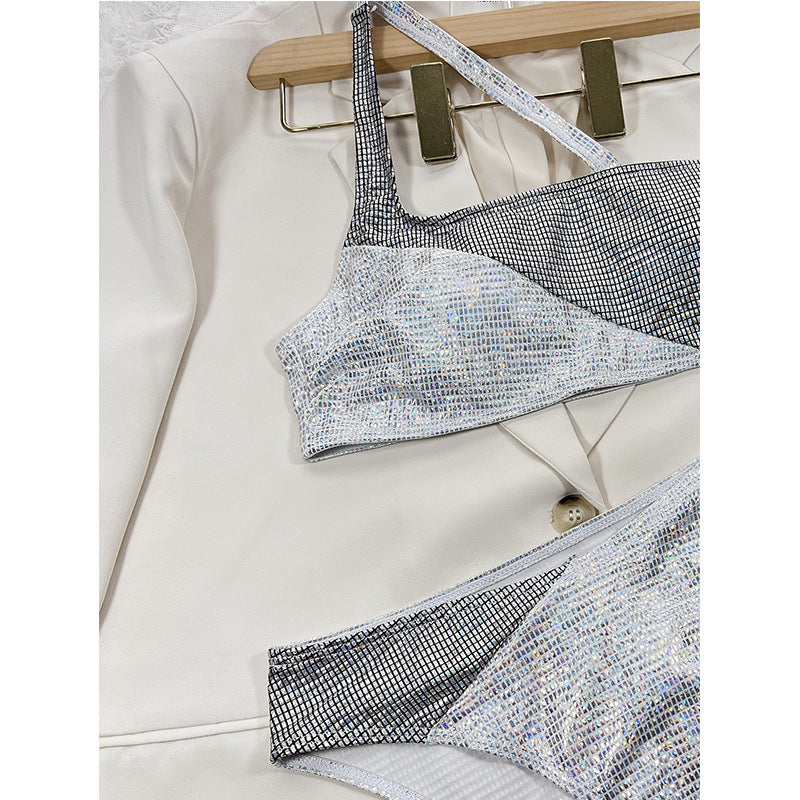 Dame bikini sæt med glitrende paillet-design og asymmetrisk top Stilla