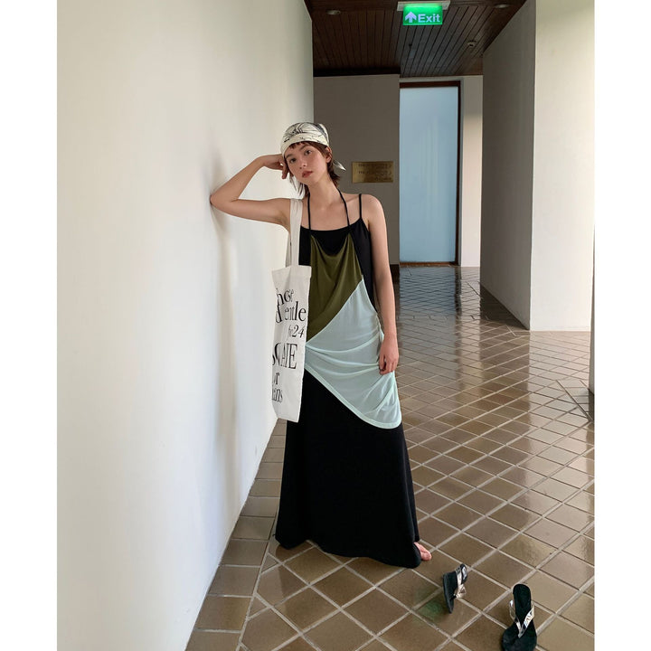 Dame Maxikjole med asymmetrisk drapering og moderne design Stilla