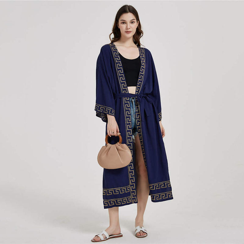 Dame elegant kimono med kunstneriske udsmykninger Stilla