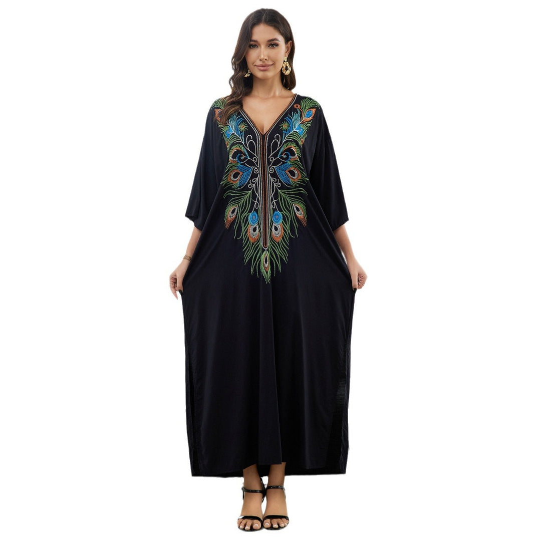 Dame Kaftan med kunstneriske påfuglestikninger og elegant V-udskæring Stilla