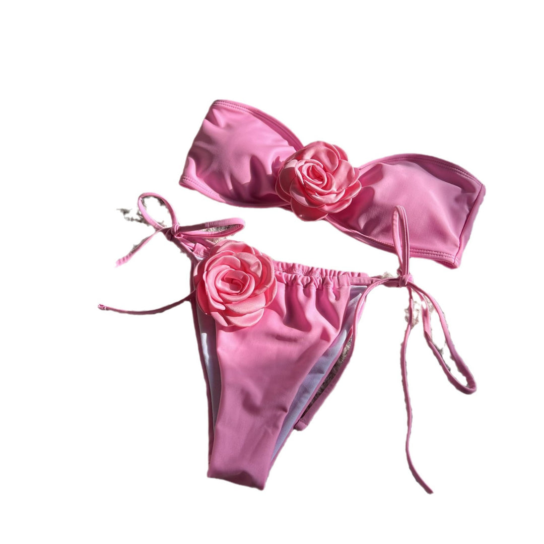 Dame bikini-sæt med elegante blomsterapplikationer Stilla