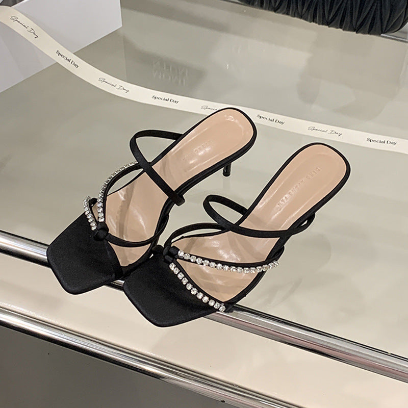 Dame High Heel Sandaler med glitrende strassdetaljer og elegant remdesign Stilla
