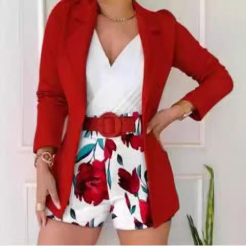 Dame Elegant og moderne blazer i minimalistisk stil Stilla