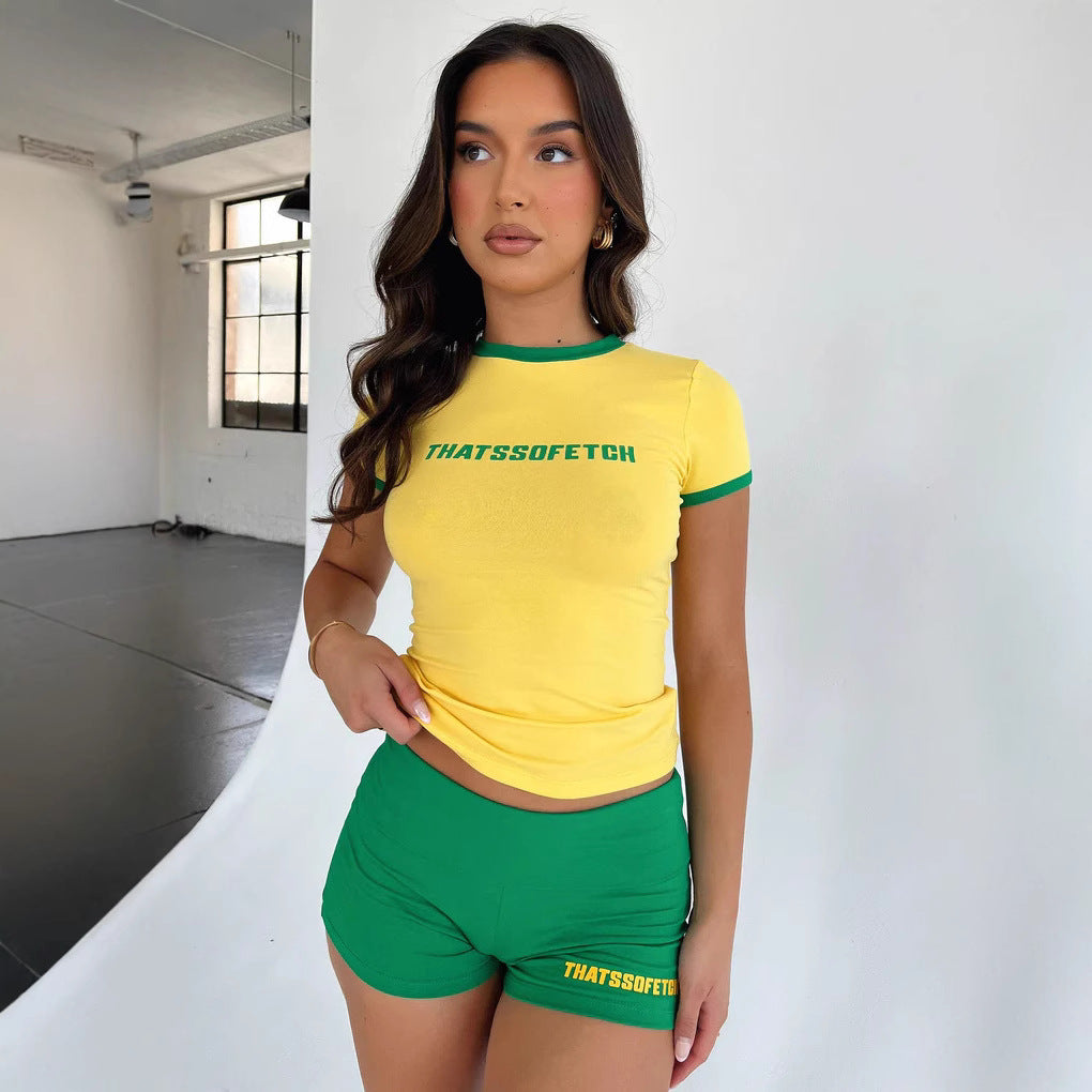 Dame Sporty T-shirt og shorts sæt med iøjnefaldende logo Skovae