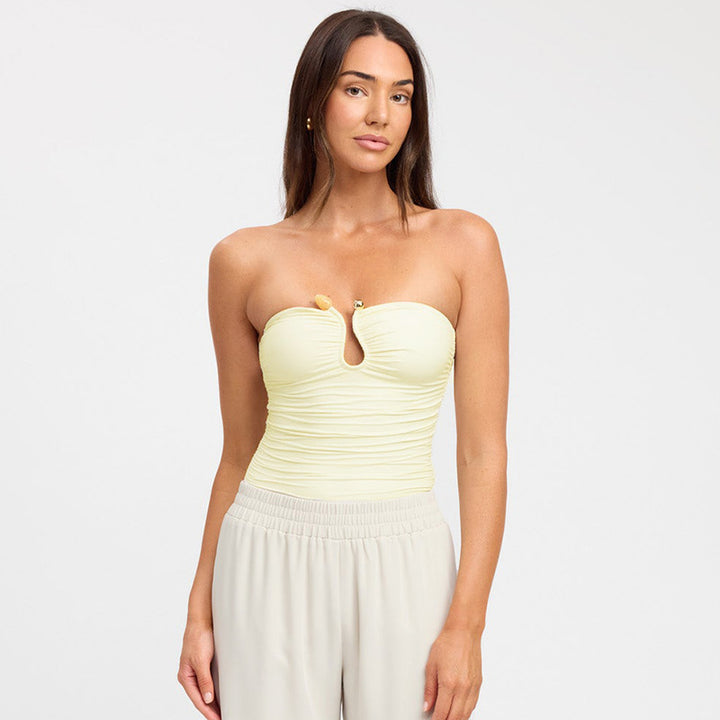 Dame Bandeau-top med ruching og elegante udsmykninger Stilla