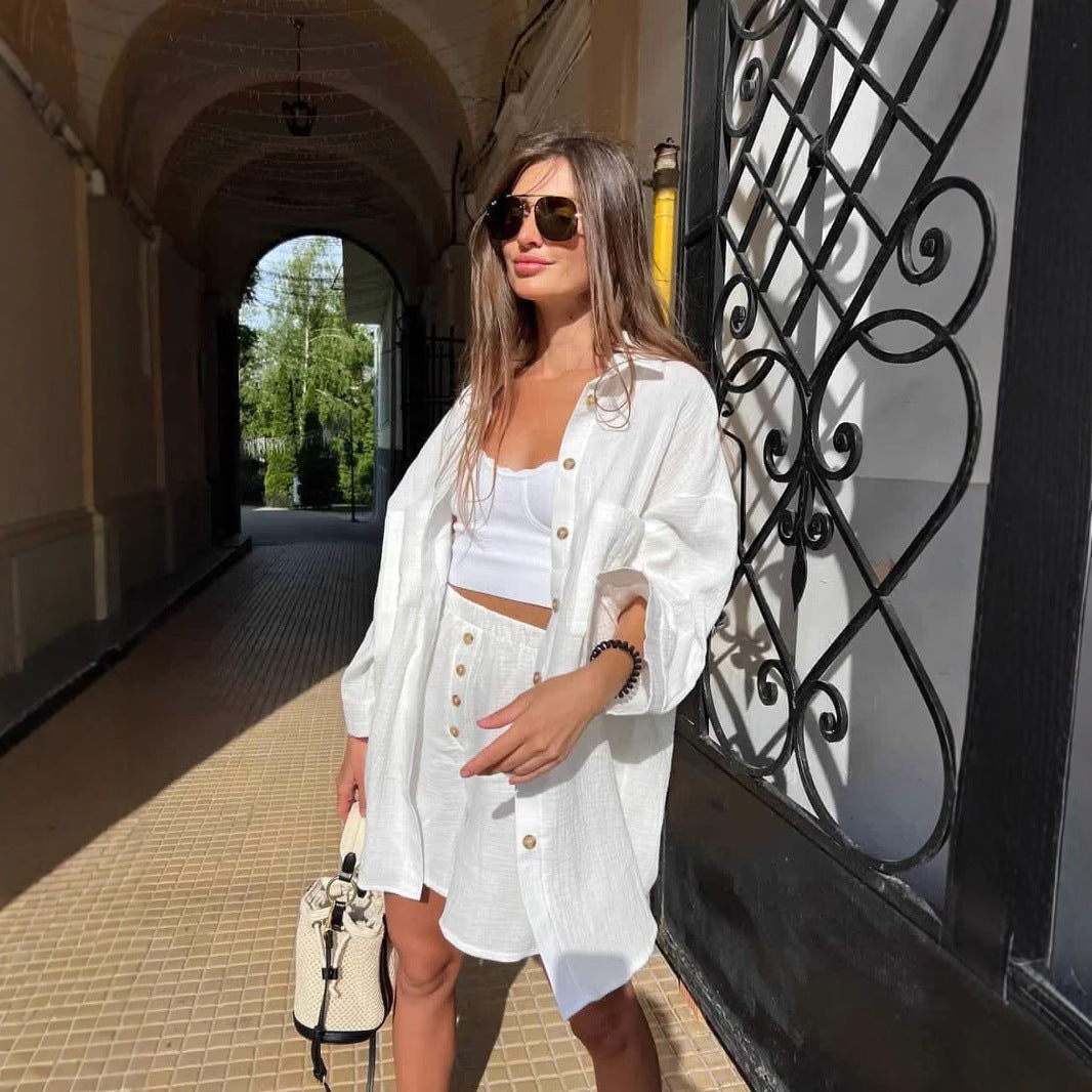 Kvinder casual kortærmet sæt med oversized skjorte og behagelige shorts