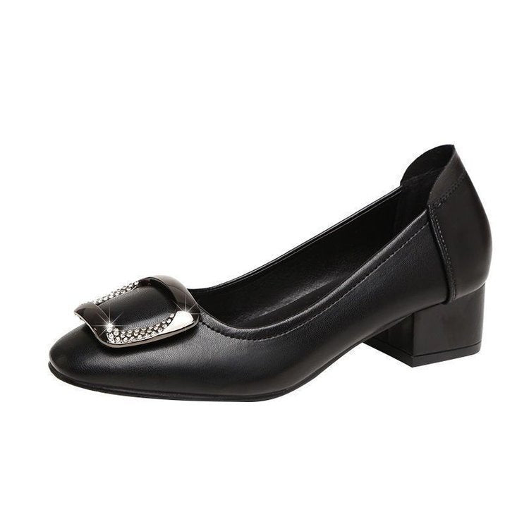 Dame elegante pumps med funklende smykkedetalje og komfortabel blokhælhæl Stilla