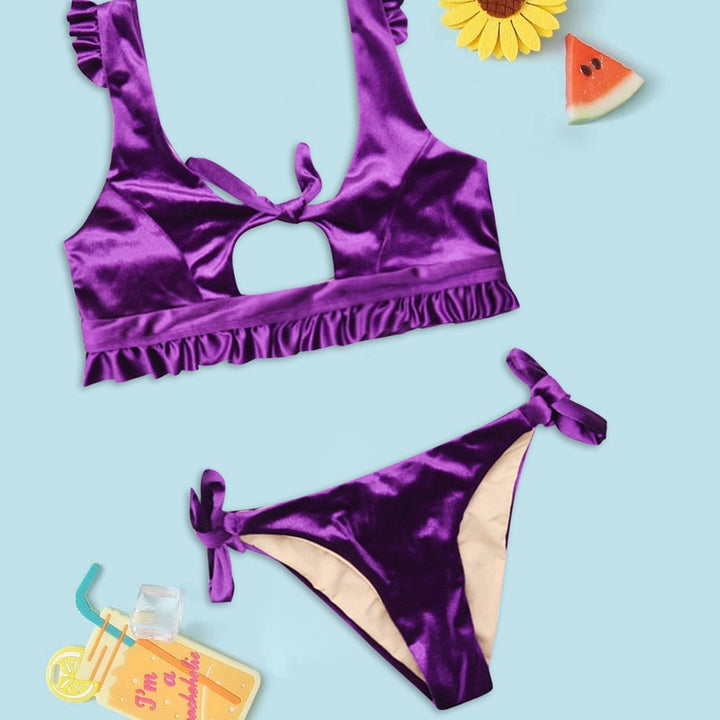 Dame bikini-sæt med diskrete udskæringer og flæsedetaljer Skovae