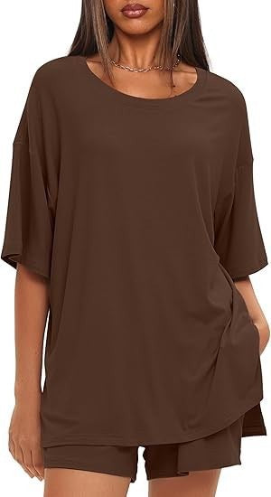 Dame Oversize T-shirt med afslappet snit og sidelange sprækker Skovae