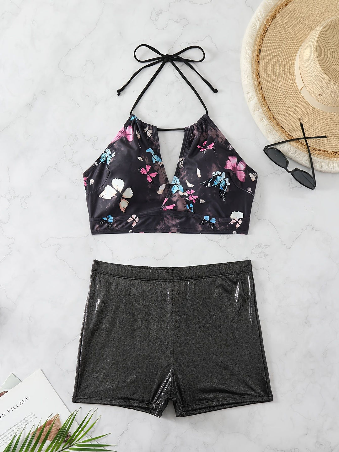 Dame bikini-sæt med blomsteroverdel og højglans shorts Skovae
