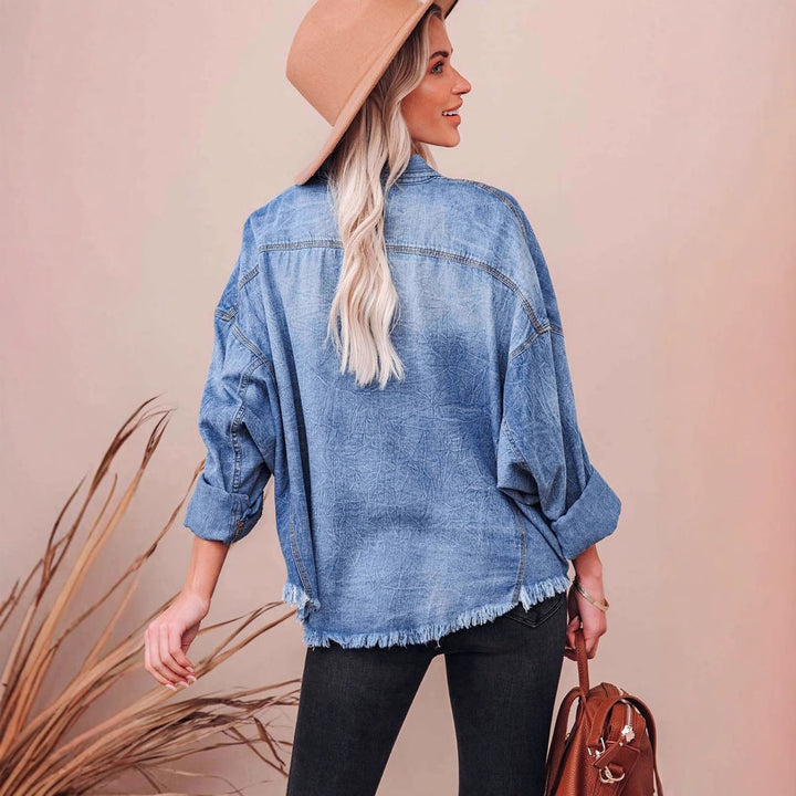 Kvinders jeansjakke i en afslappet oversized stil med frynserelaterede detaljer Stilla