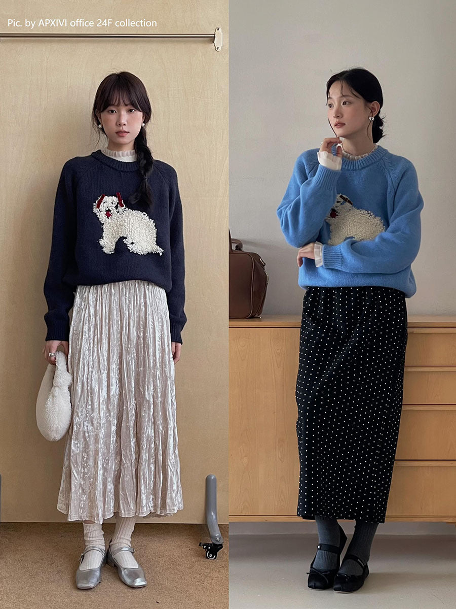 Dame strikket pullover med legesygt hundemotiv og elegante ruffleafslutninger Stilla
