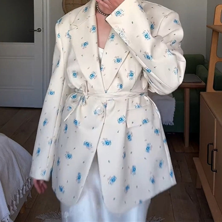 Dame Mode Oversized Blazerjakke med Taljebælte og blomsterdetaljer Stilla