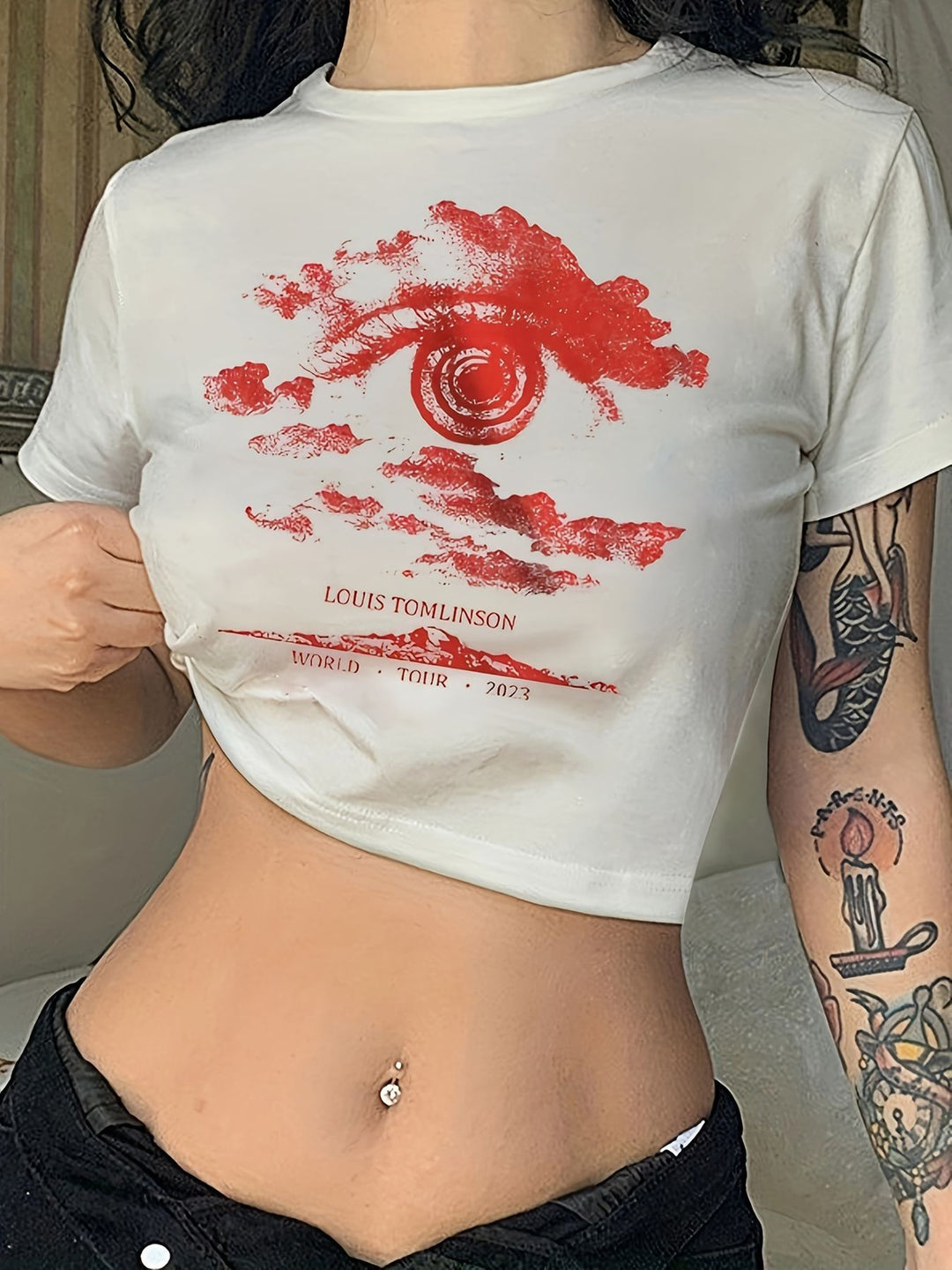 Dame Crop-T-Shirt med kreativt øjenmotiv og tourtryk Skovae