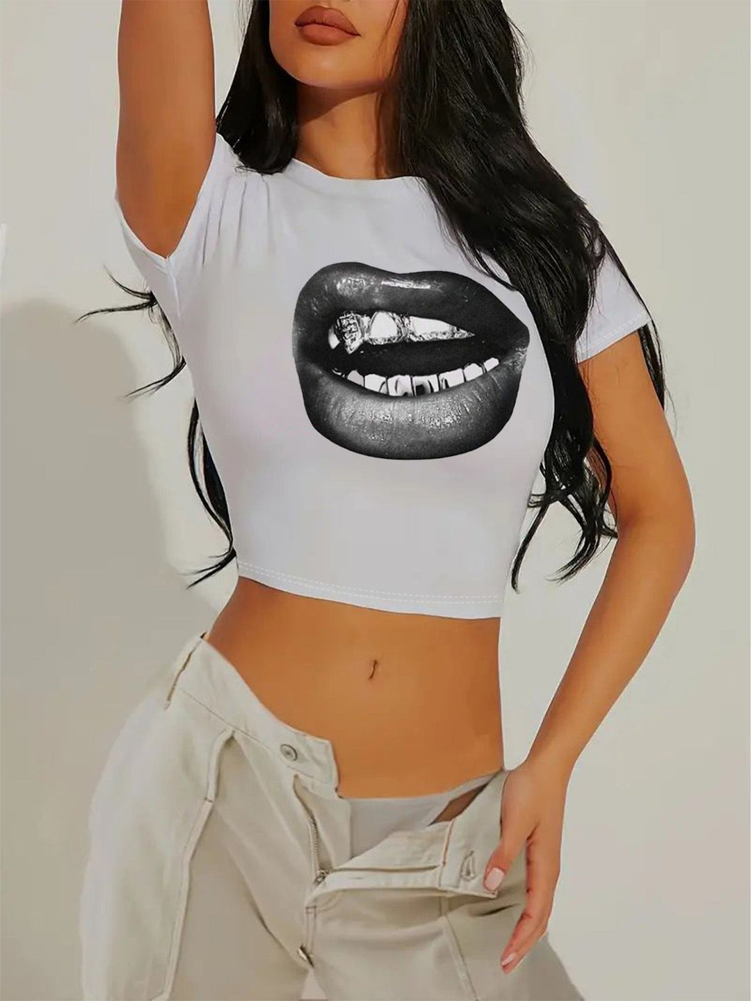 Dame Crop-T-Shirt med iøjnefaldende statement-print Skovae 1777452337