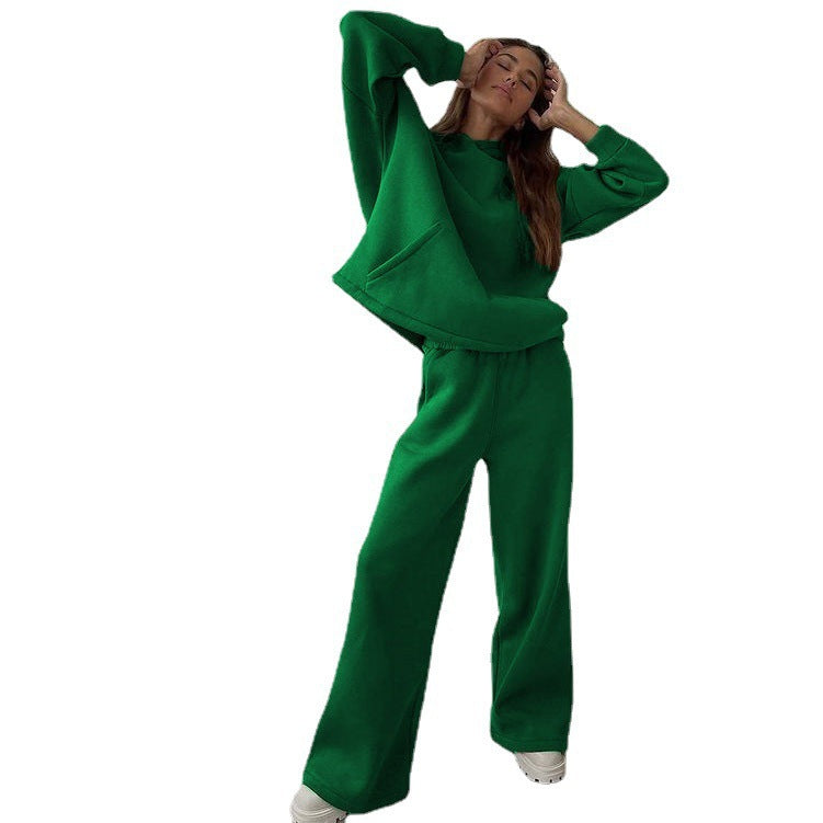 Kvinders afslappede hoodie og joggers look Skovae