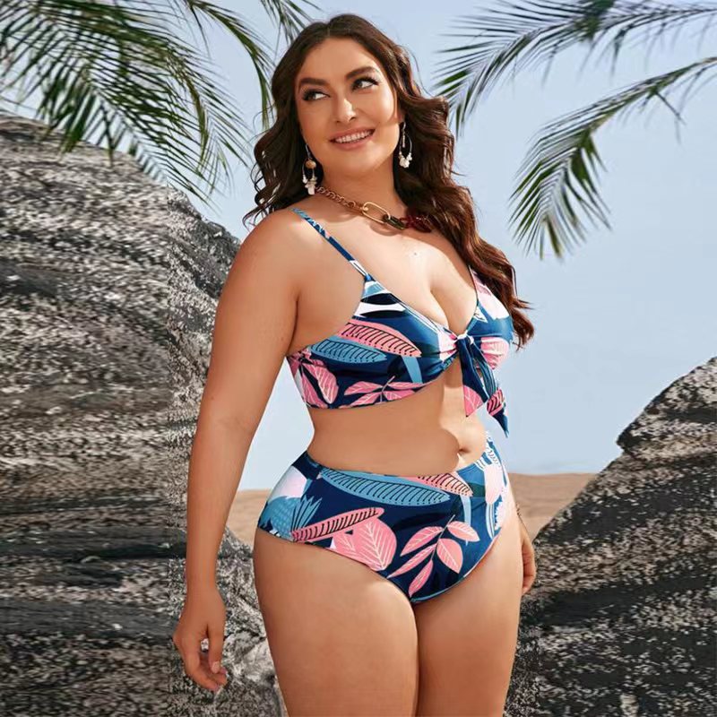 Dame Bikini-sæt med blomsteret indpakningsoberteil og elegant strandjakke Skovae