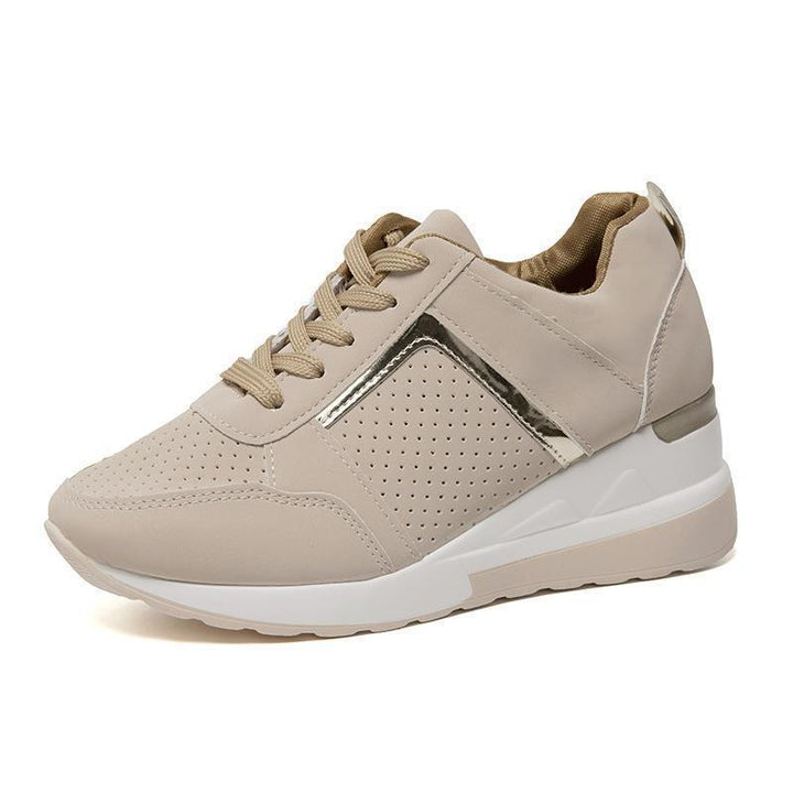 Femme Plateau-Sneaker med åndbar overfladestruktur og moderigtigt design Stilla