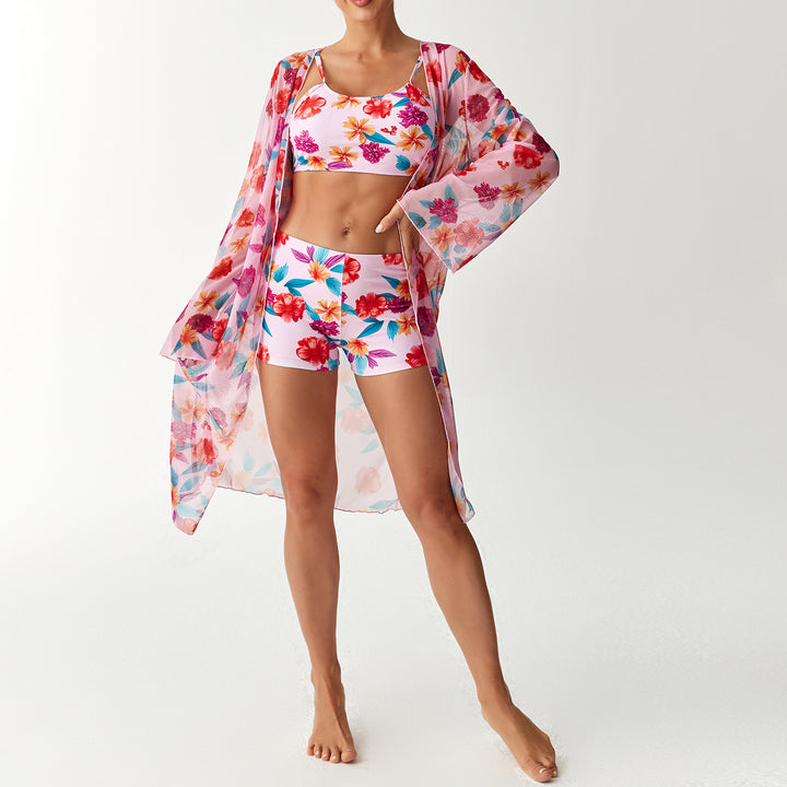 Dame strandoutfit med blomstret design og gennemsigtig kaftan Skovae