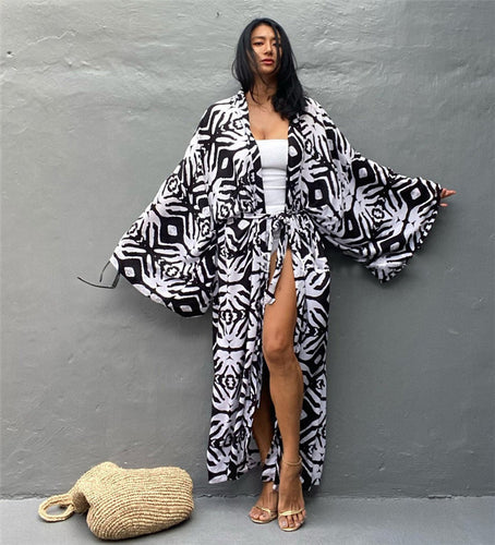 Dame Kimono-overdel med elegant mønster og luftige ærmer Stilla