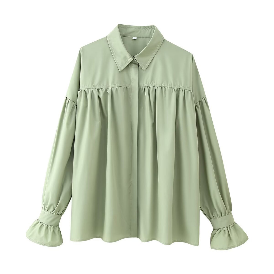 Damebluse med elegante flæseærmer og klassisk krave Stilla