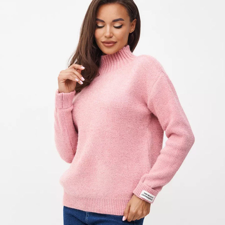 Kvinders højhalset sweater lavet af blød strik Stilla